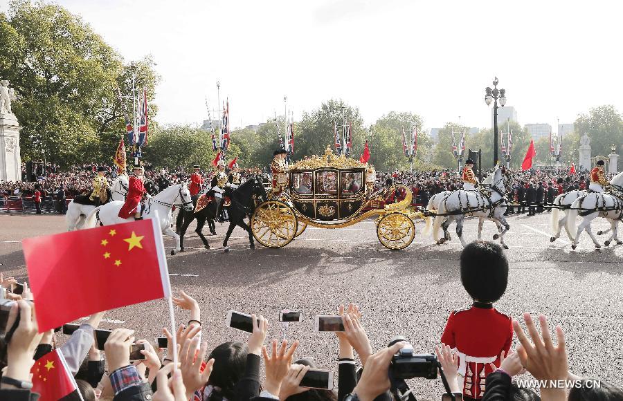 Си Цзиньпин принял участие в торжественной приветственной церемонии, проведенной королевой Елизаветой II