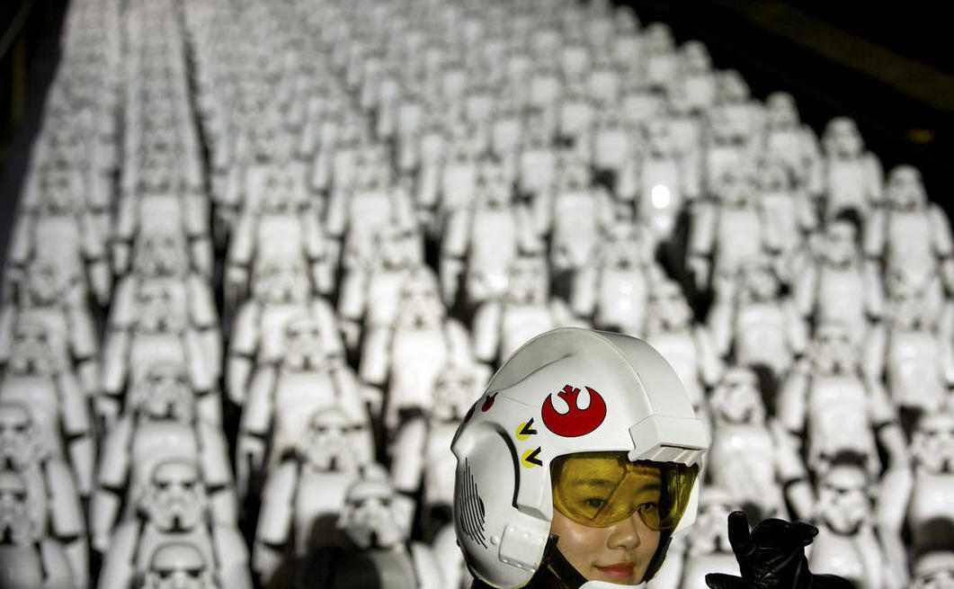 Более 500 солдат 501-ого легиона «захватили» Великую китайскую стену в честь показа фильма «Star Wars: The Force Awakens»