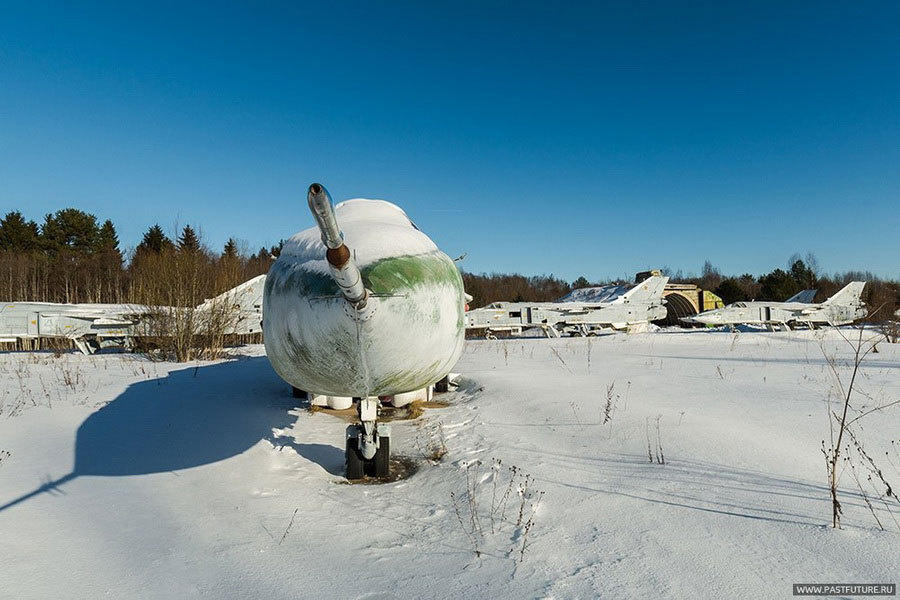 Следы истории на известном российском военном аэродроме Сиверском