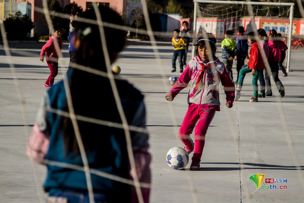 Мечта о футболе китайских школьников из горной деревни