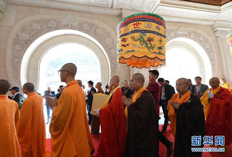 Буддисты в городе Нанкин приняли участие в церемонии поклонения шарире Будды