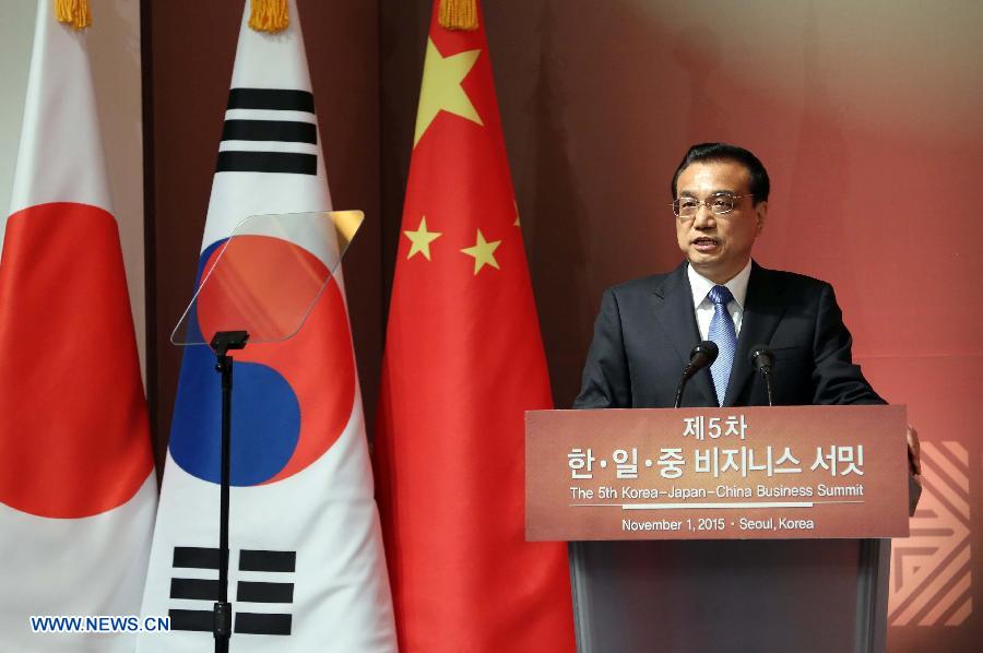 Ли Кэцян посетил 5-й бизнес-саммит Китая, Японии и Южной Кореи