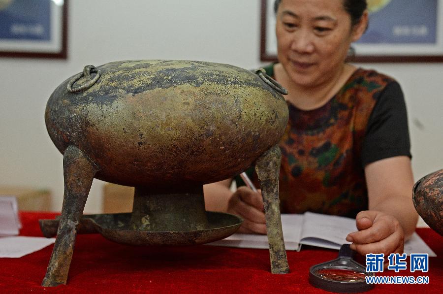 В древней гробнице провинции Цзянси обнаружено более 10 тонн монет
