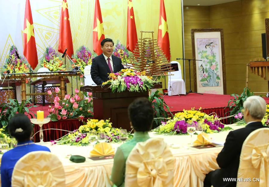 Си Цзиньпин с супругой приняли участие в приветственном ужине от имени лидеров Вьетнама