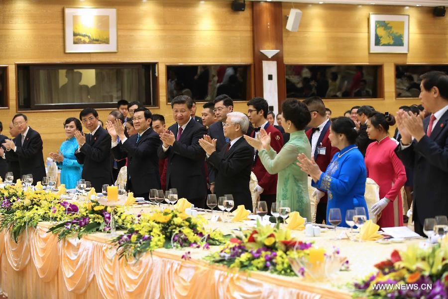 Си Цзиньпин с супругой приняли участие в приветственном ужине от имени лидеров Вьетнама