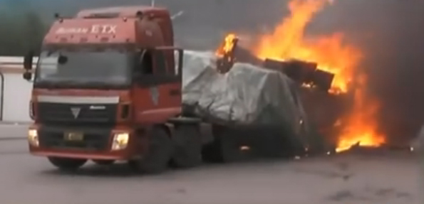 Водитель загоревшегося грузовика с риском для жизни вывел его из туннеля