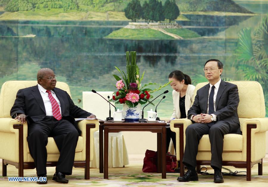 Чжан Дэцзян встретился с председателем Межпарламентского союза С. Чоудхури