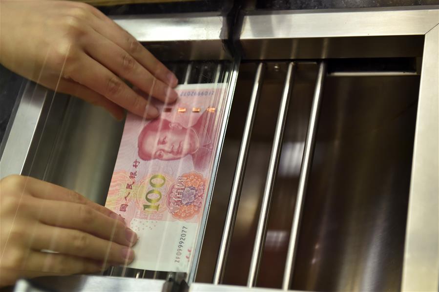 Китай ввел в официальное обращение новую банкноту достоинством 100 юаней