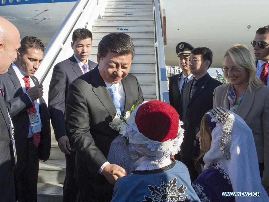 Си Цзиньпин прибыл в Анталью для участия в 10-м саммите "Группы 20"