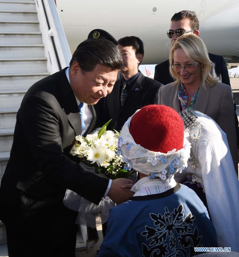 Си Цзиньпин прибыл в Анталью для участия в 10-м саммите "Группы 20"