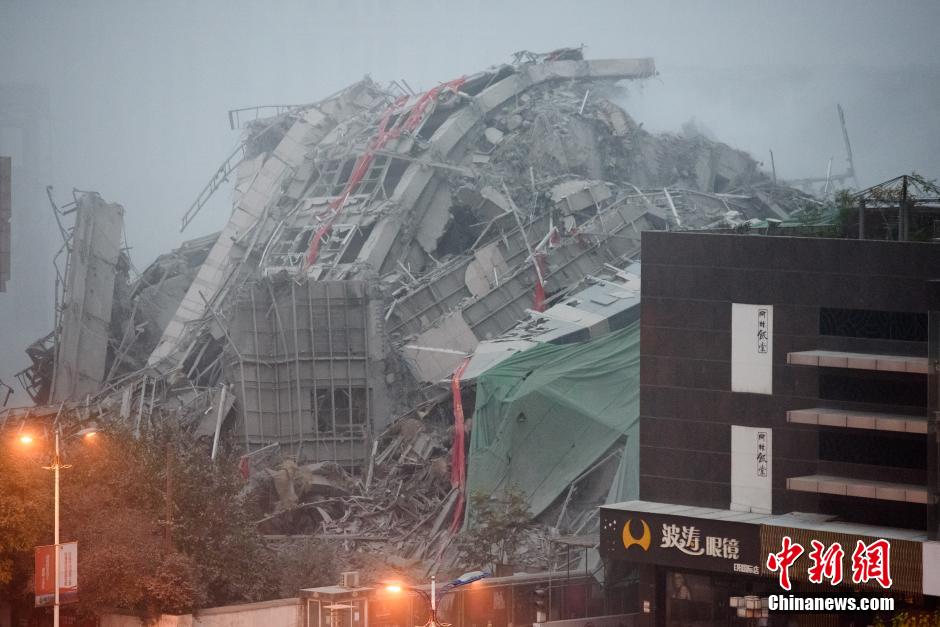 118-метровое здание в Сиане было успешно снесено взрывом