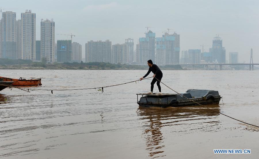 В результате зимних наводнений в провинции Хунань пострадали более 110 тыс человек