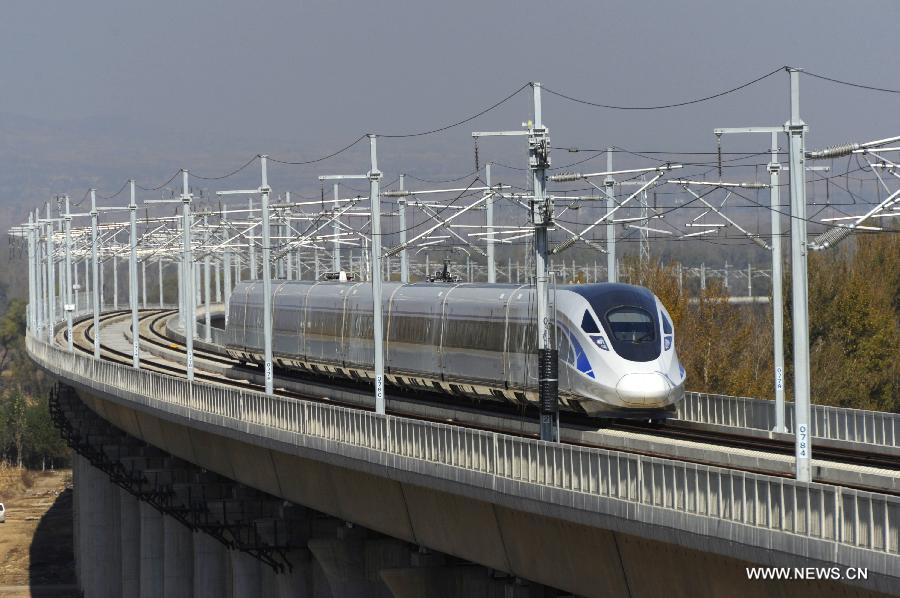 Произведенный в Китае электропоезд показал скорость 385 км/ч при испытаниях