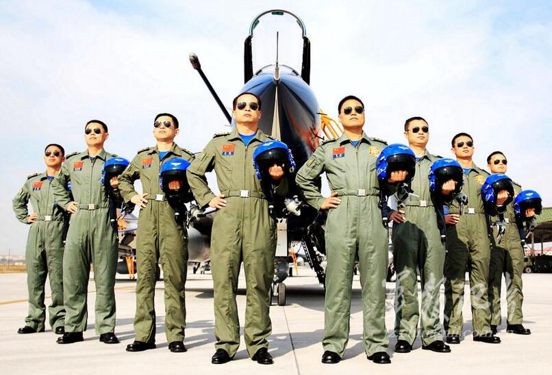 ВВС НОАК опубликовали видеоролик о пилотажной группе "Баи"