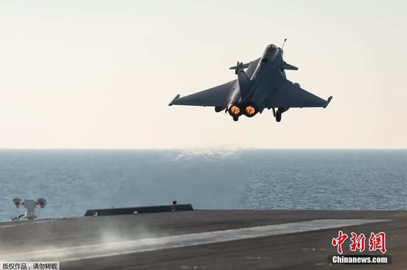 Франция нанесла авиаудары по ИГ в Сирии с авианосца "Шарль де Голль"