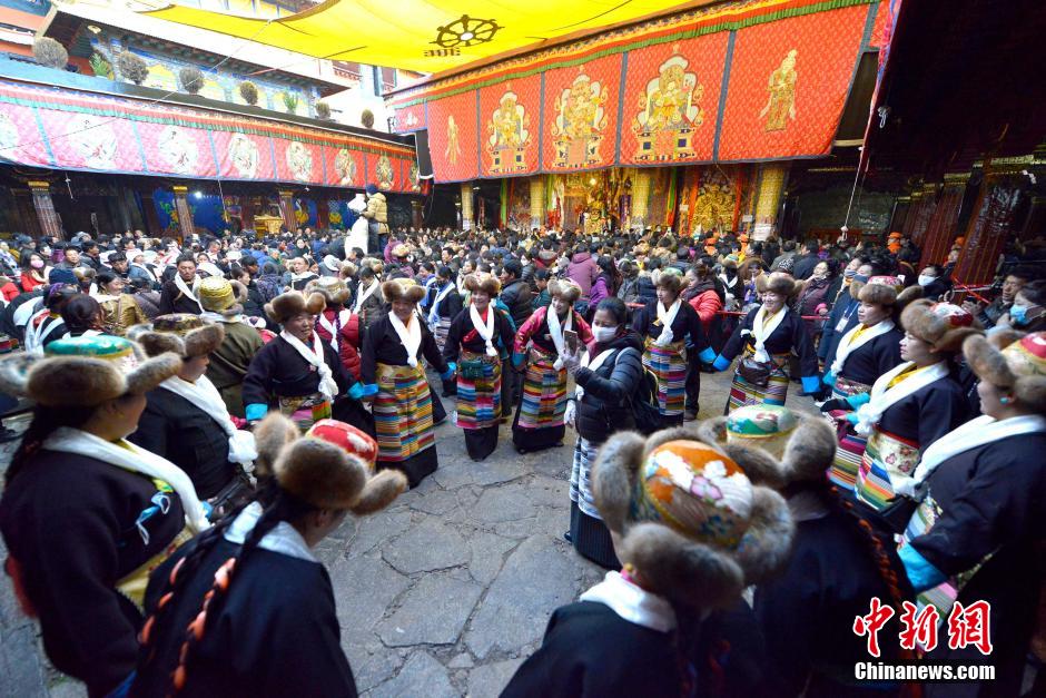 В Тибете верующие отметили праздник «День небожительницы»