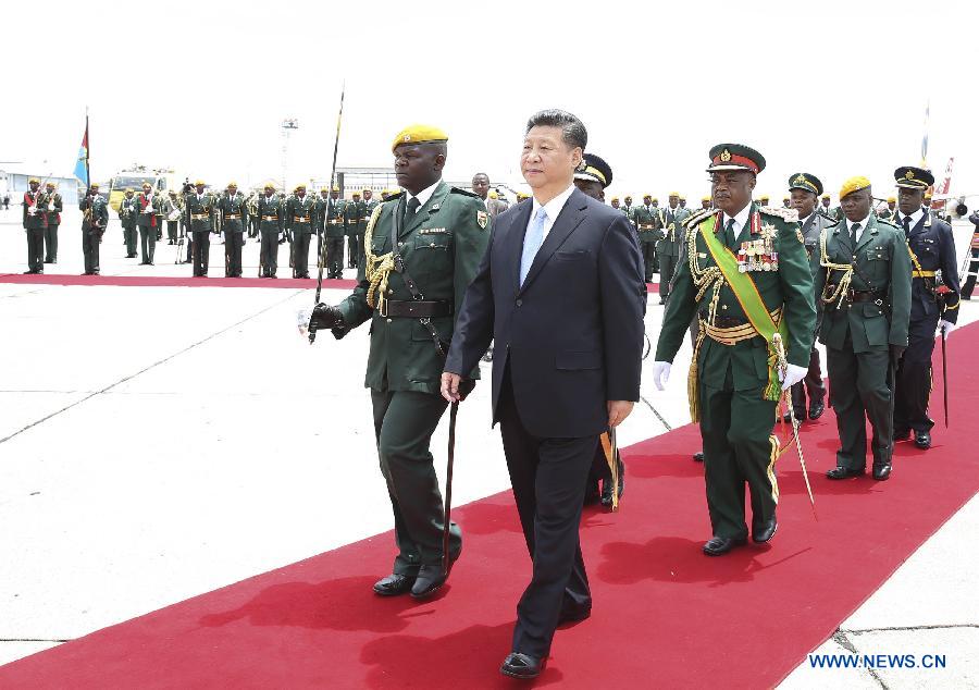 Си Цзиньпин начал государственный визит в Зимбабве