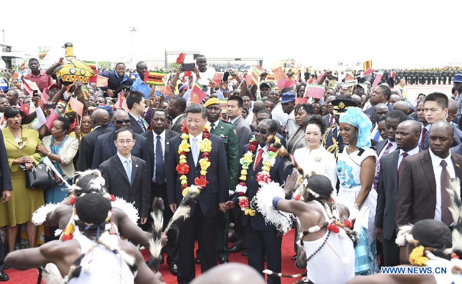 Си Цзиньпин начал государственный визит в Зимбабве