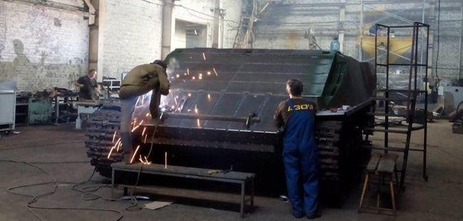 Украинские инженеры и волонтеры создают новый БМП «Азовец»