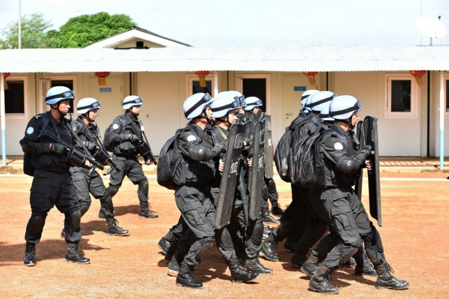 Фотографии китайских миротворцев в Либерии