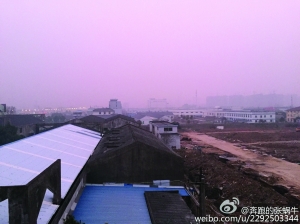 В китайском городе Нанкине появился розовый смог
