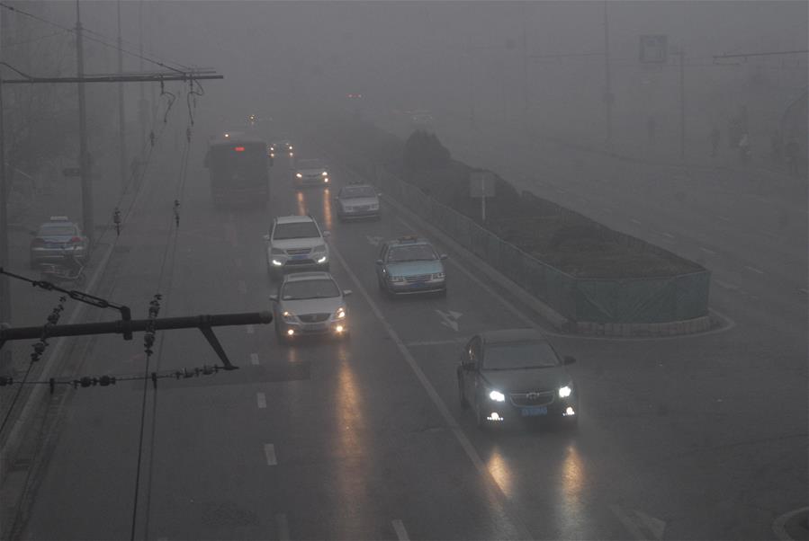 Госметеоцентр Китая вновь объявил о "желтом" уровне опасности в связи со смогом