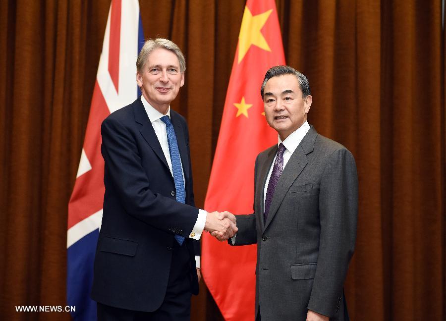 Китай и Великобритания призывают к сотрудничеству в АБИИ и упрощению визового режима
