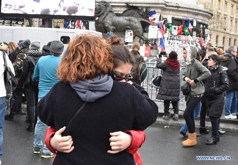 Правительство Франции почтило память жертв терактов в 2015 году