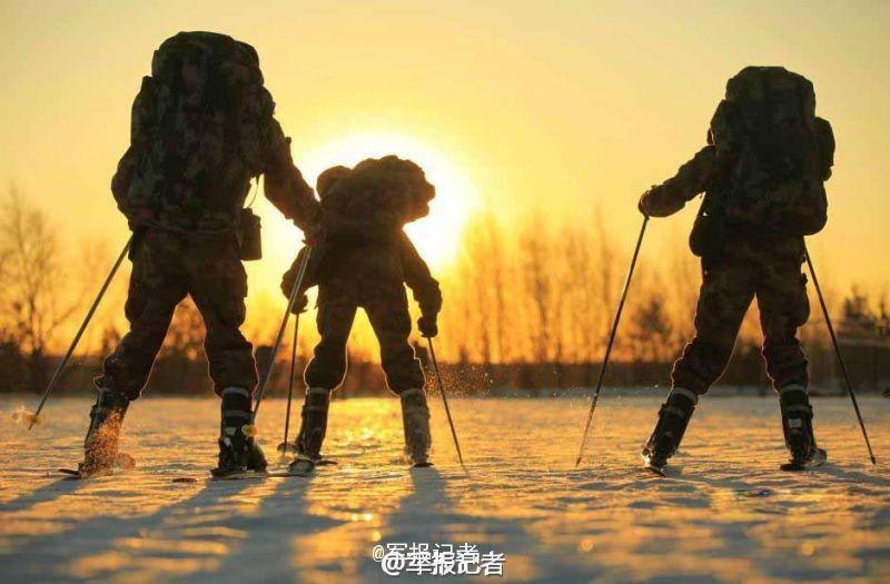 Фотографии зимних тренировок повышенной трудности военных НОАК 