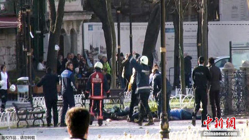 Как минимум 10 человек погибли, еще 15 пострадали в результате взрыва в Стамбуле