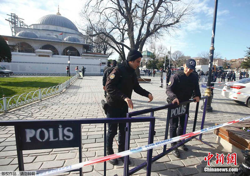 Как минимум 10 человек погибли, еще 15 пострадали в результате взрыва в Стамбуле
