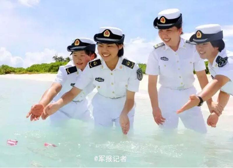 Обаятельная красота женщин-военнослужащих рифа Сиша