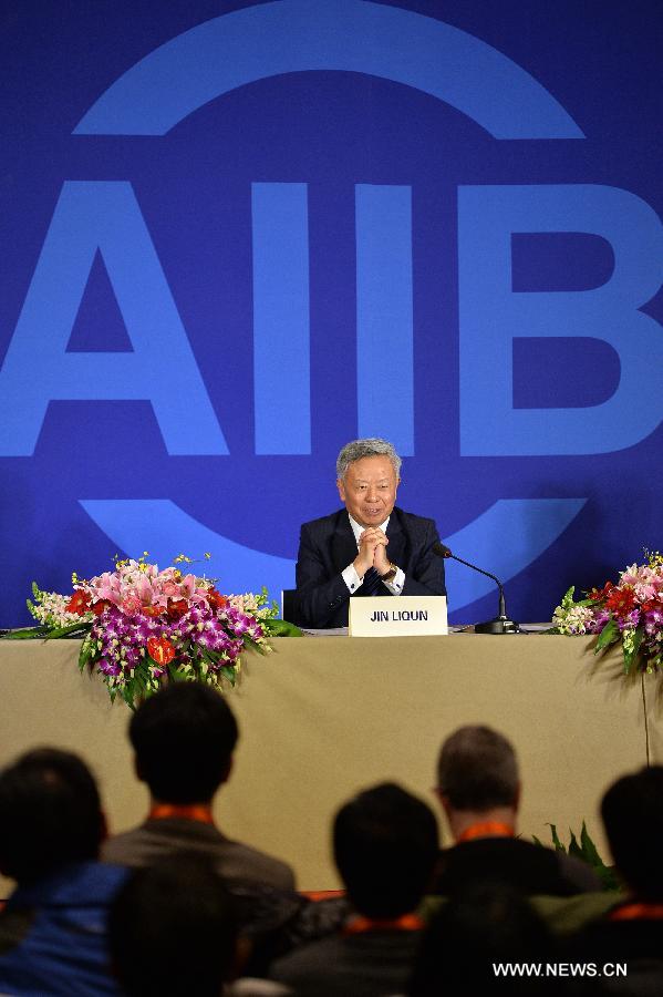 Президент АБИИ Цзинь Лицюнь провел первую пресс-конференцию