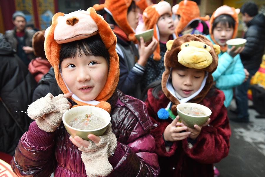 Китайский народ встречает Праздник "Лаба"