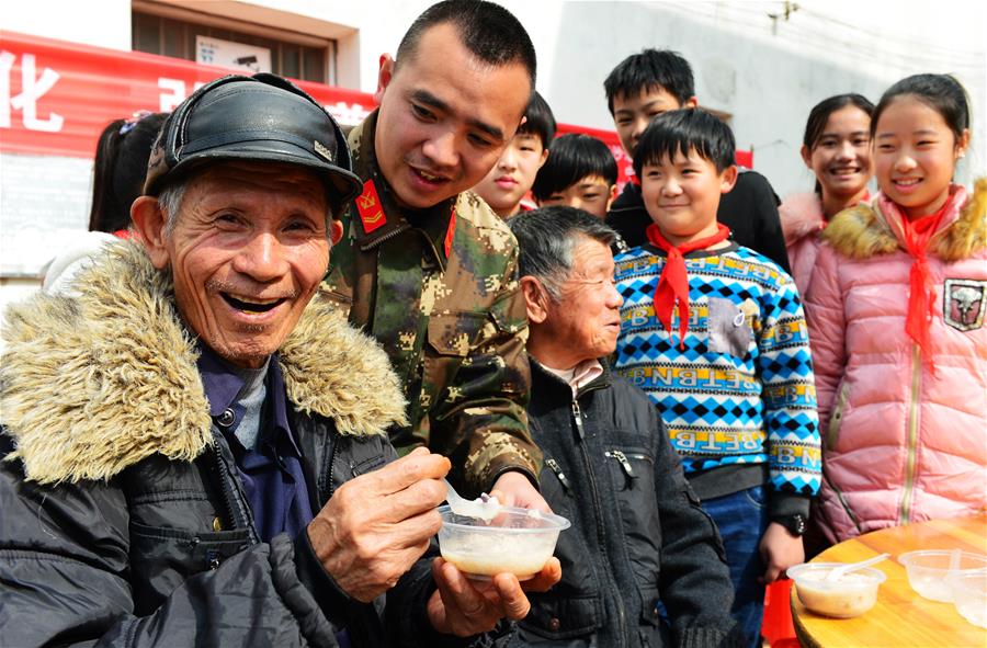 Китайский народ встречает Праздник "Лаба"
