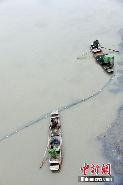 У рыбаков из провинции Цзянси получился богатый улов к празднику Весны 
