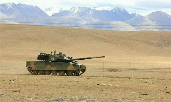 Появились снимки новейшего китайского легкого танка 
