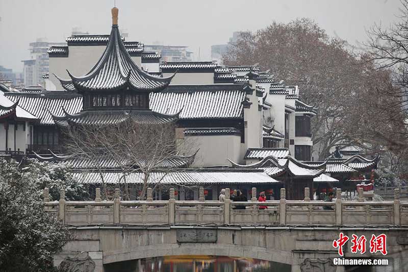 Южный китайский город Нанкин встречает снегопад