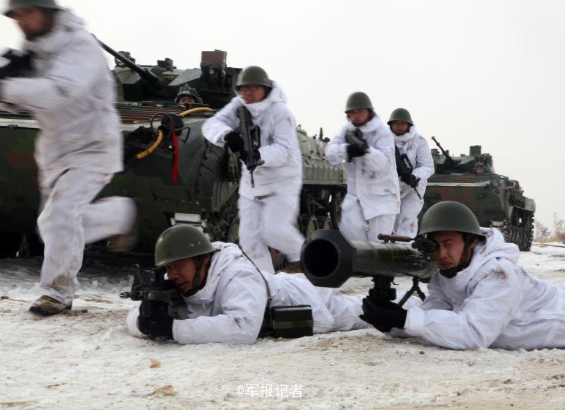 Бронеавтомобильные войска НОАК провели зимние учения