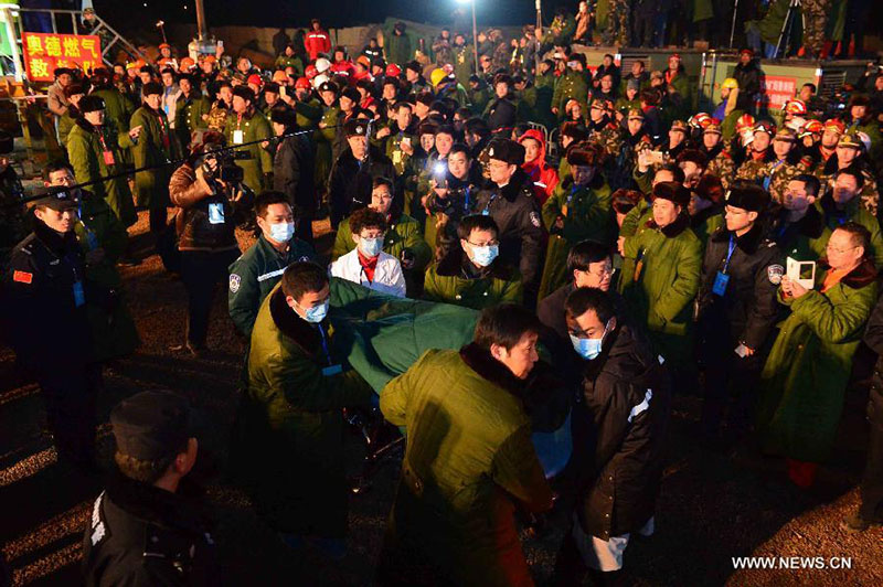 Спасены 4 китайских шахтера, находившиеся под землей 36 дней