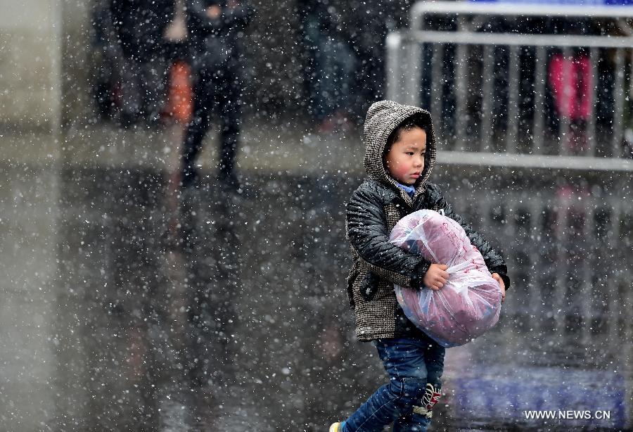 Дождь и снег на юге Китая станут препятствием для спешащих домой китайцев