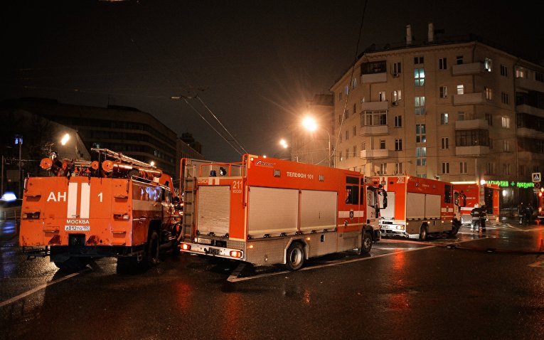 Тела семи человек обнаружены на месте пожара на востоке Москвы --РИА Новости
