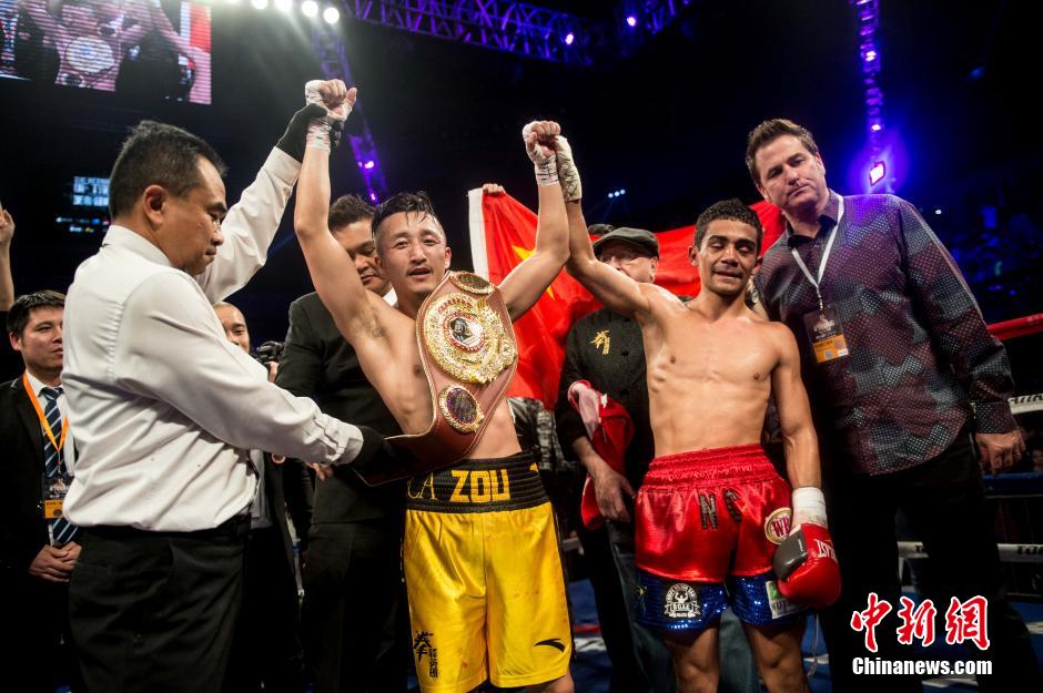 Китайский боксер Цзоу Шимин стал чемипионом WBO