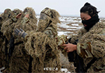 Китайские женщины-снайперы прошли тренировку в условиях низких температур в синьцзянской пустыне