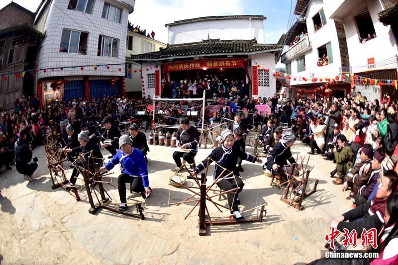 В провинции Гуанси отметили традиционный праздник ткачества народности Дун