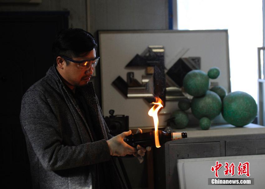 Учитель из Чанчуня превращает «отходы в предметы искусства»