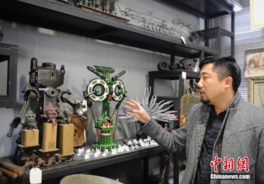 Учитель из Чанчуня превращает «отходы в предметы искусства»