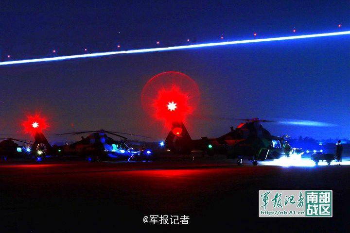 Вертолеты НОАК в вечернем освещении