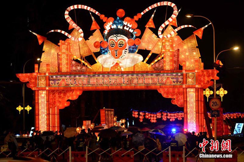 19 февраля в городе Фучжоу прошли выступления на тему Праздника фонарей, которые привлекли десятки тысяч зрителей. 