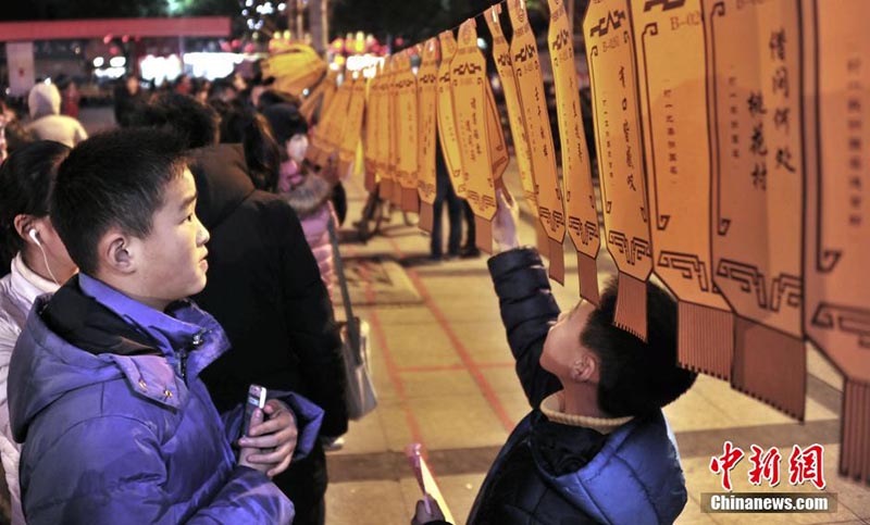 21 февраля в древнем городке Цяньтун уезда Нинхай города Нинбо провинции Чжэцзян прошел уникальный фестиваль  «Ханхуэй», который собрал десятки тысяч сельских жителей и туристов.